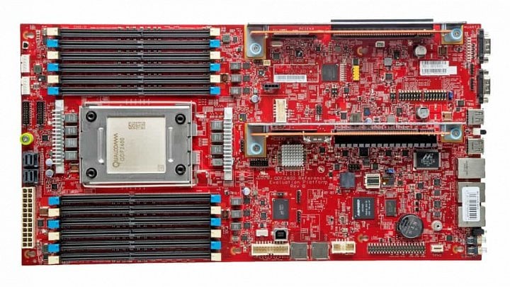 Serverová deska s ARM procesorem Qualcomm Centriq 2400, CPU se osazuje do socketu LGA