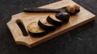 Náhledový obrázek - Lilek recept: dobře se doplňuje s rajčaty a sýrem. Obsahuje hodně vlákniny a má nízký glykemický index