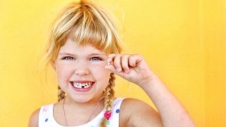 Náhledový obrázek - Mléčné zuby. Víte, kdy vypadávají a jak se o ně starat?