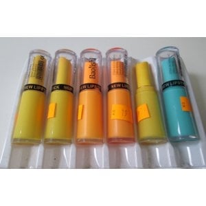 Kosmetický přípravek nesplňuje nařízení Evropského parlamentu a Rady o kosmetických přípravcích: na obalu nejsou uvedeny patřičné údaje o přípravku včetně odpovědné osoby