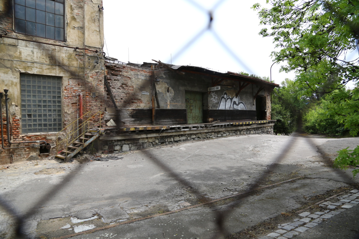 Chátrající zlíchovský lihovar