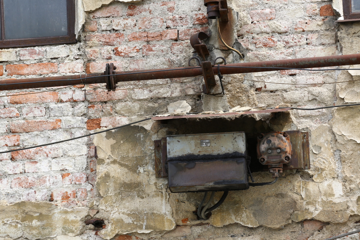 Chátrající zlíchovský lihovar