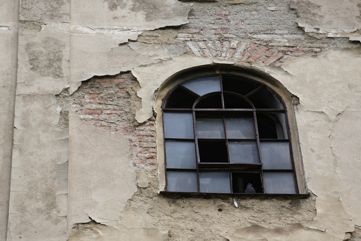 Chátrající zlíchovský lihovar