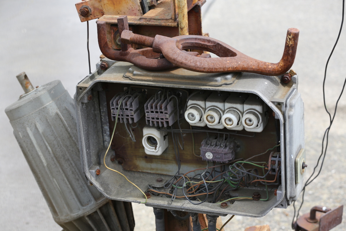 Chátrající zlíchovský lihovar