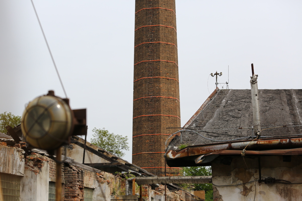 Chátrající zlíchovský lihovar