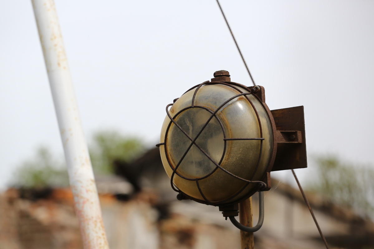 Chátrající zlíchovský lihovar