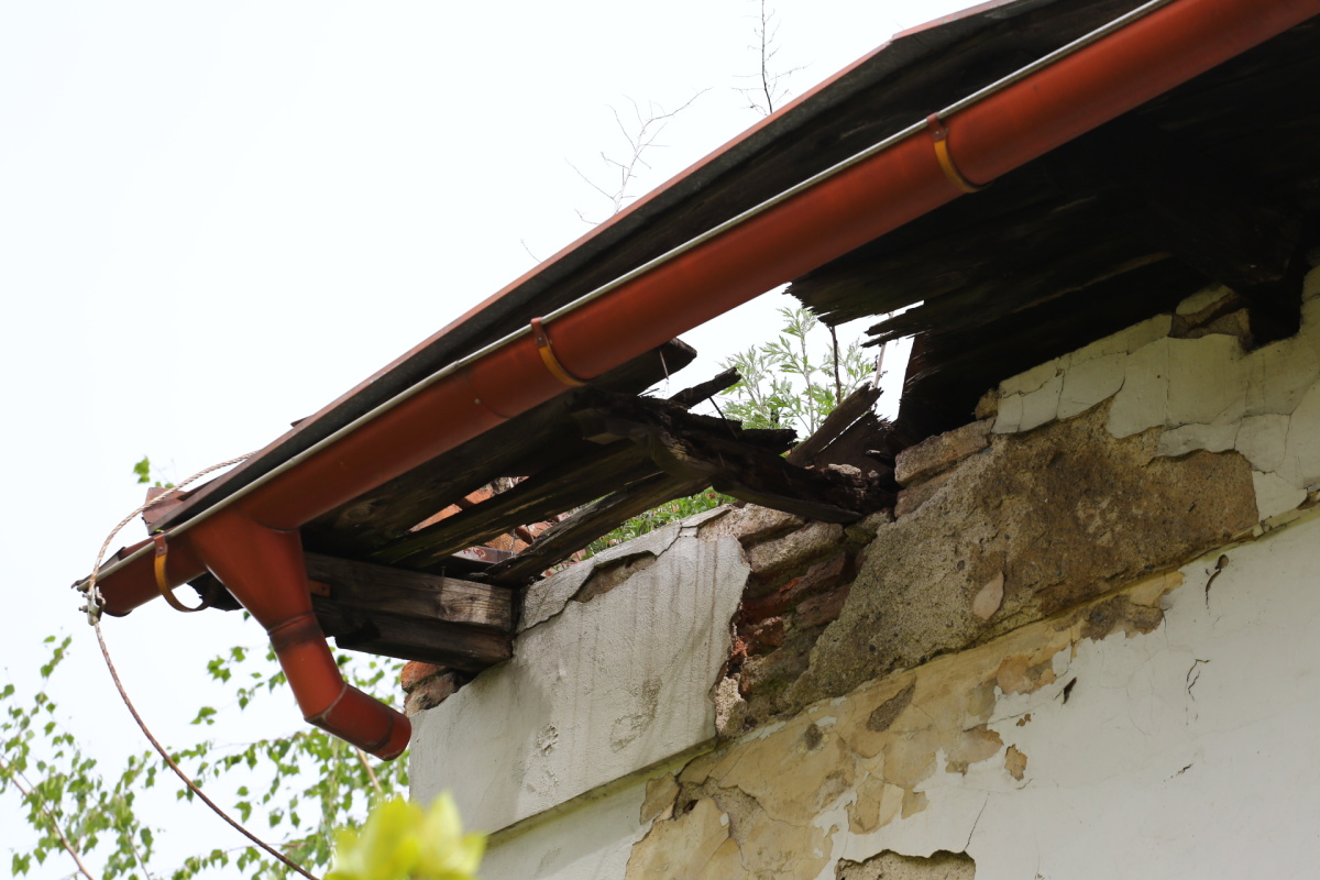 Chátrající zlíchovský lihovar