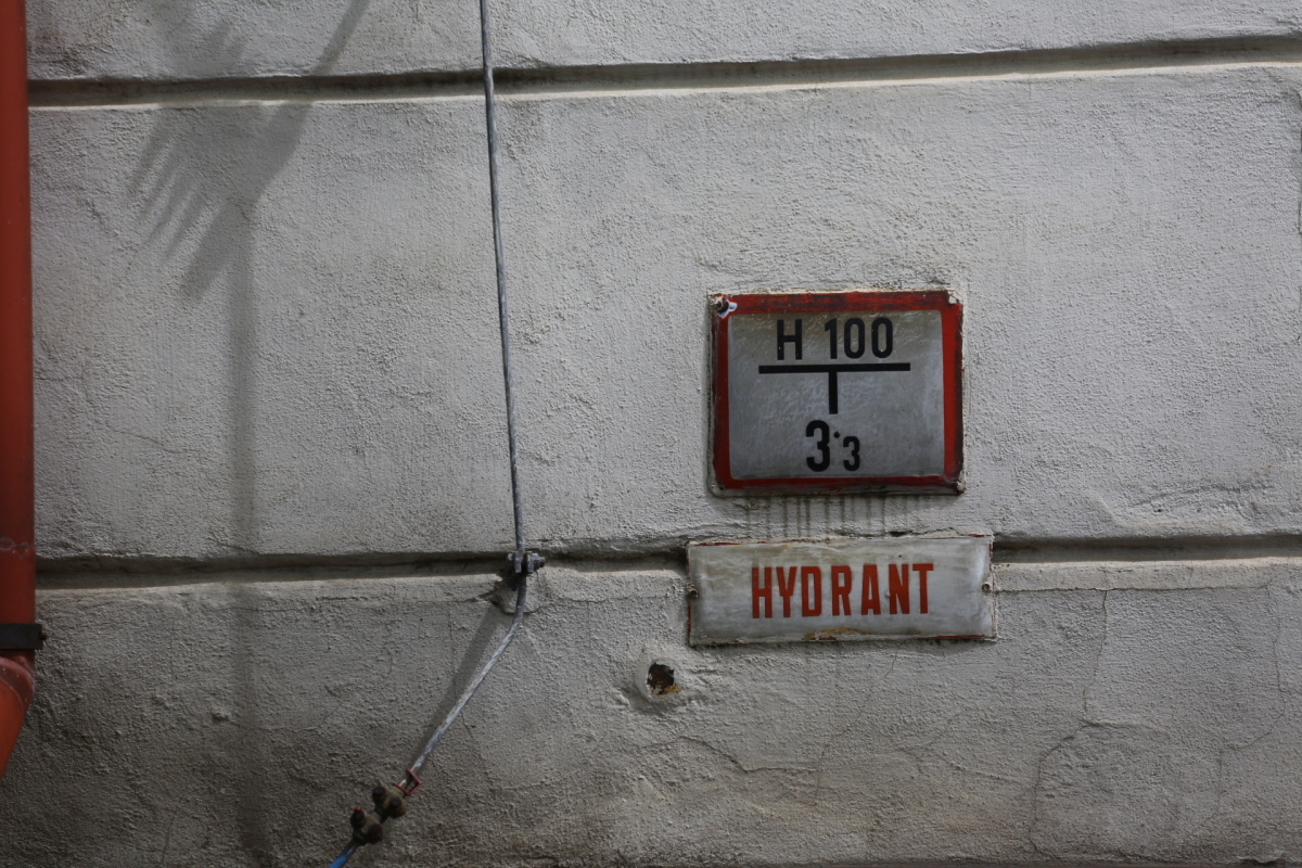 Chátrající zlíchovský lihovar