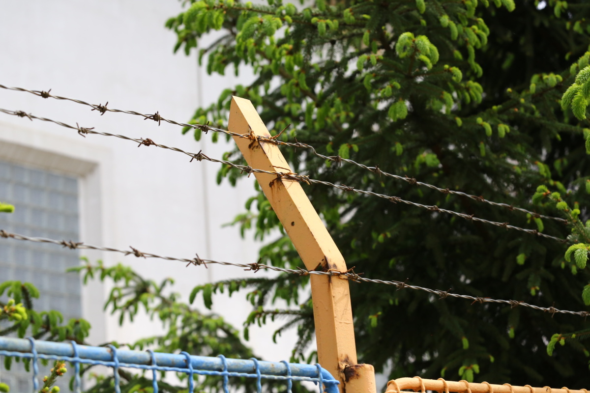 Chátrající zlíchovský lihovar