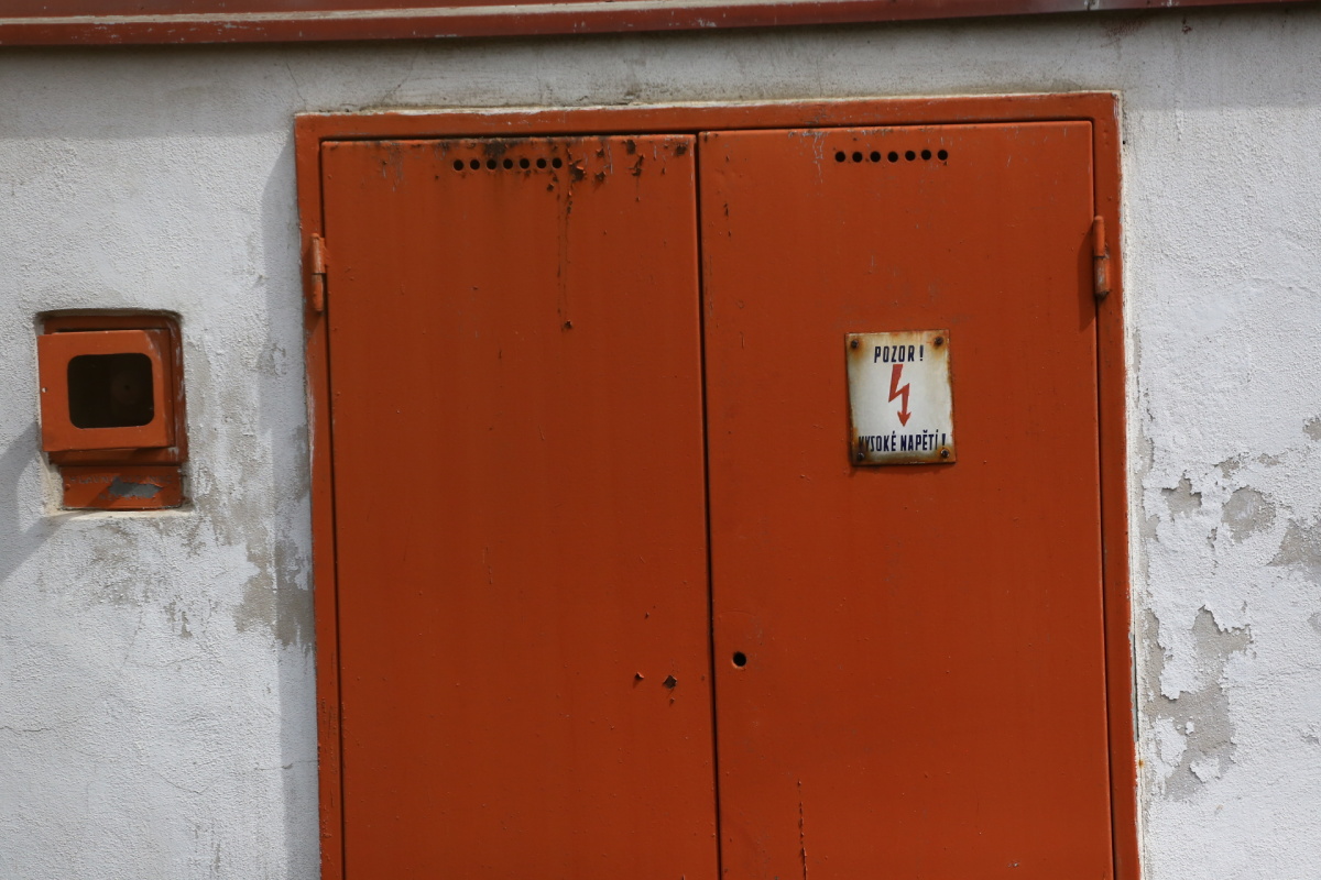 Chátrající zlíchovský lihovar