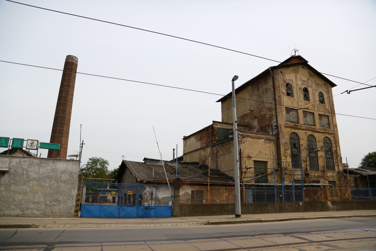Chátrající zlíchovský lihovar