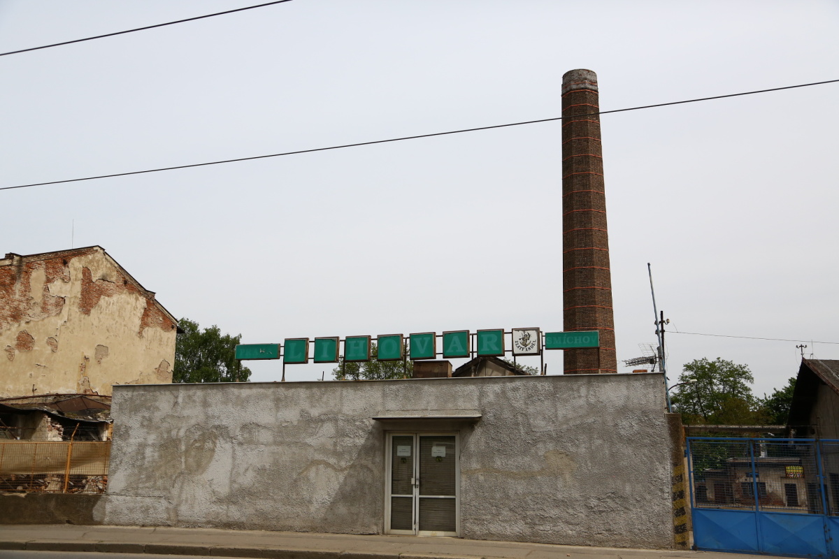 Chátrající zlíchovský lihovar