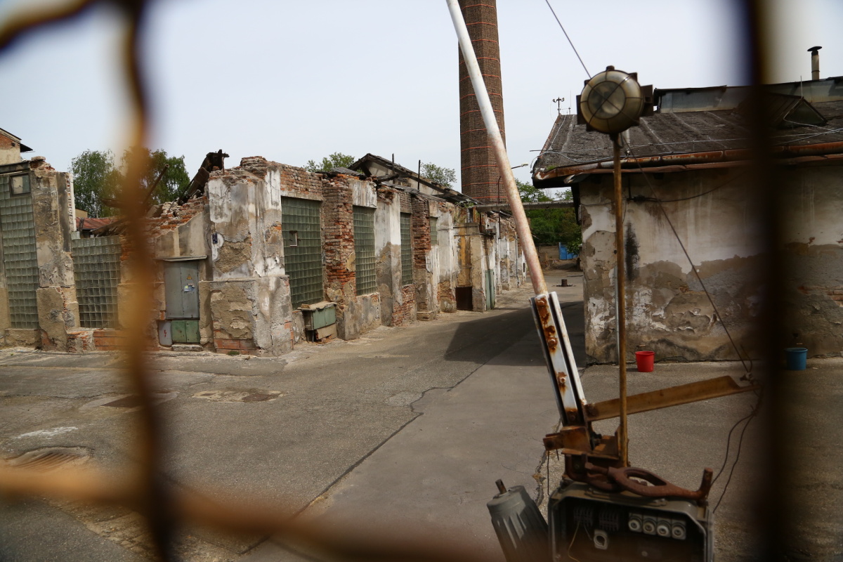 Chátrající zlíchovský lihovar