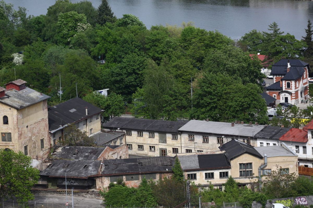 Chátrající zlíchovský lihovar