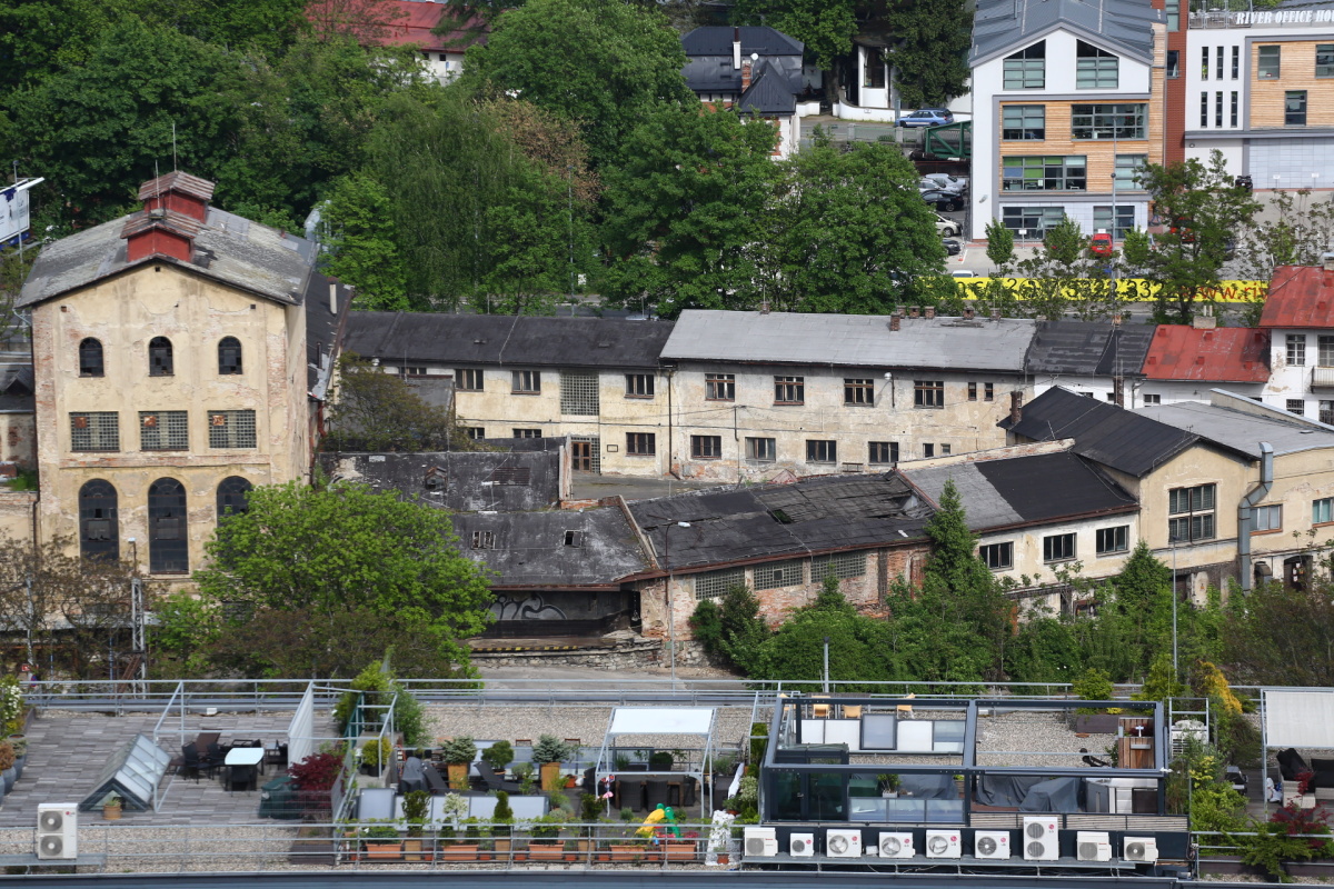 Chátrající zlíchovský lihovar