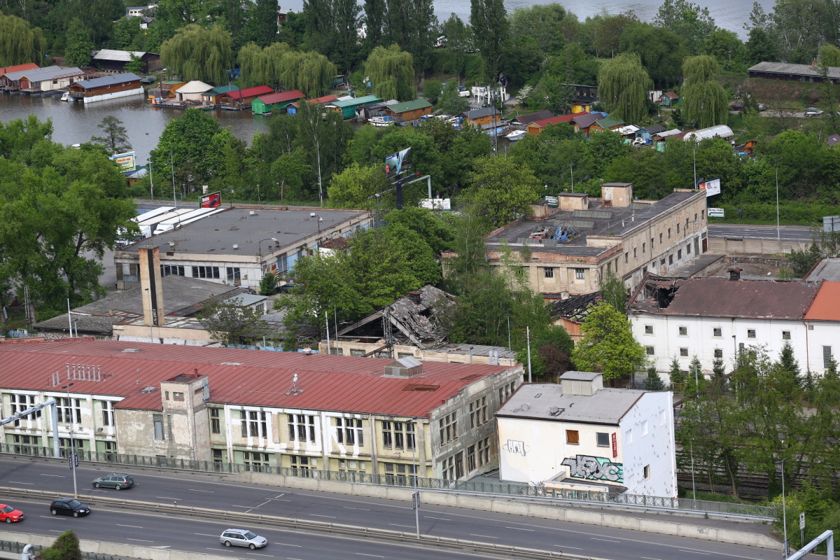 Chátrající zlíchovský lihovar