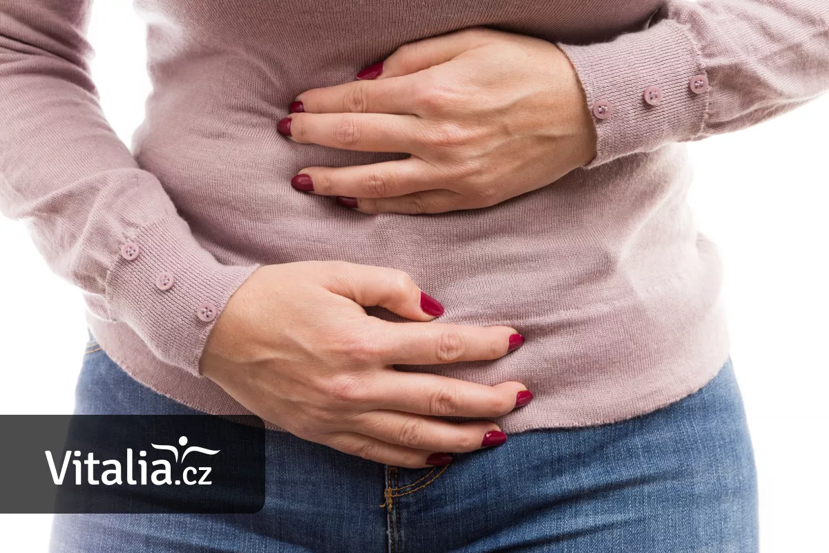 Nafouklé břicho může být příznakem řady nemocí. Většinou za ním ale stojí střevní plyny