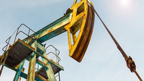 Náhledový obrázek - Ceny ropy padají. Americké „černé zlato" ztrácí až pětinu