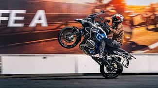 Náhledový obrázek - Motocyklová roadshow BMW Motorrad: Do devíti českých měst přijede kamion plný testovacích motorek