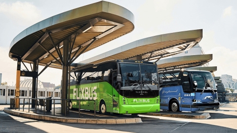 Náhledový obrázek - Severoatlantický pakt. Flixbus kupuje ikonického autobusového dopravce z USA