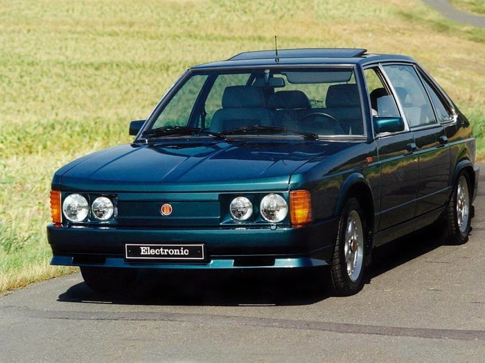 Autor: Tatra Jedna z posledních podob Tatry 613-4, pak už se do výroby chystala Tatra 700