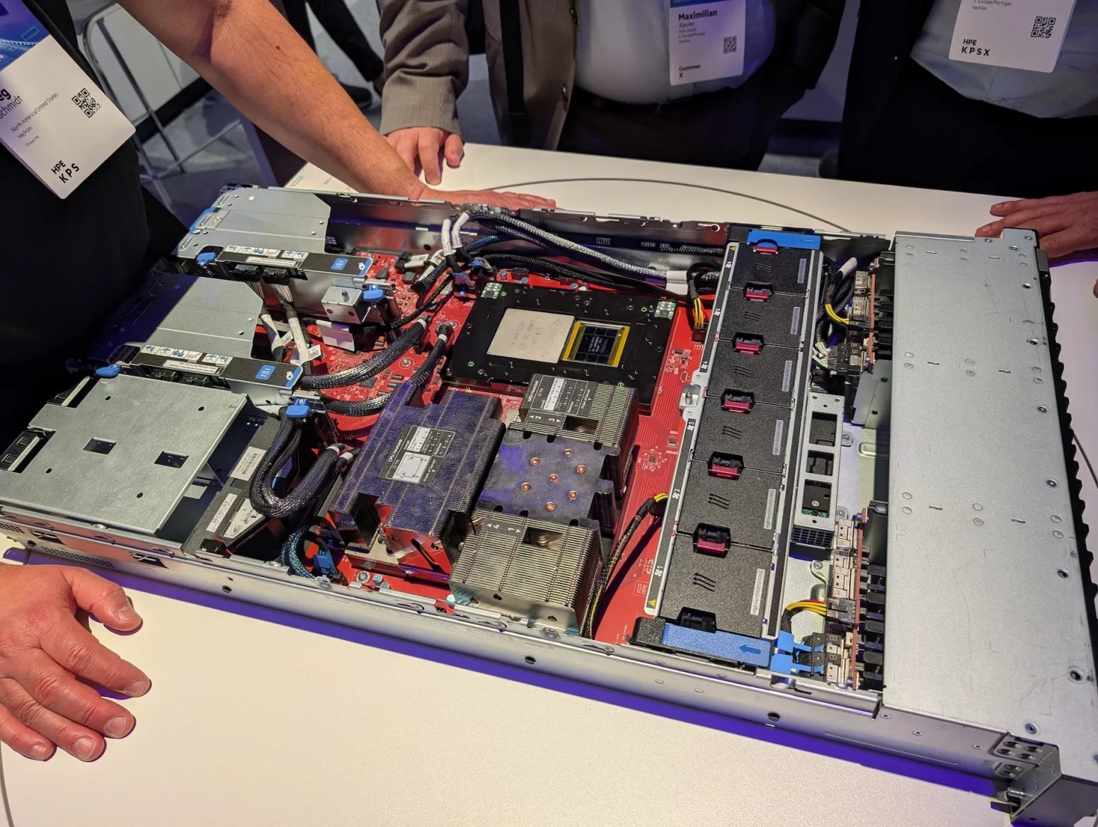 Server HPE ProLiant DL384 Gen12 s čipy Nvidia GH200 Grace Hopper