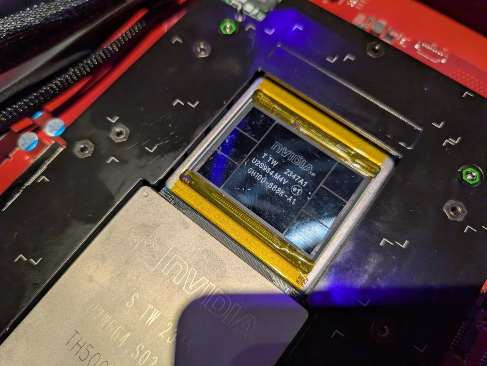 Server HPE ProLiant DL384 Gen12 s čipy Nvidia GH200 Grace Hopper