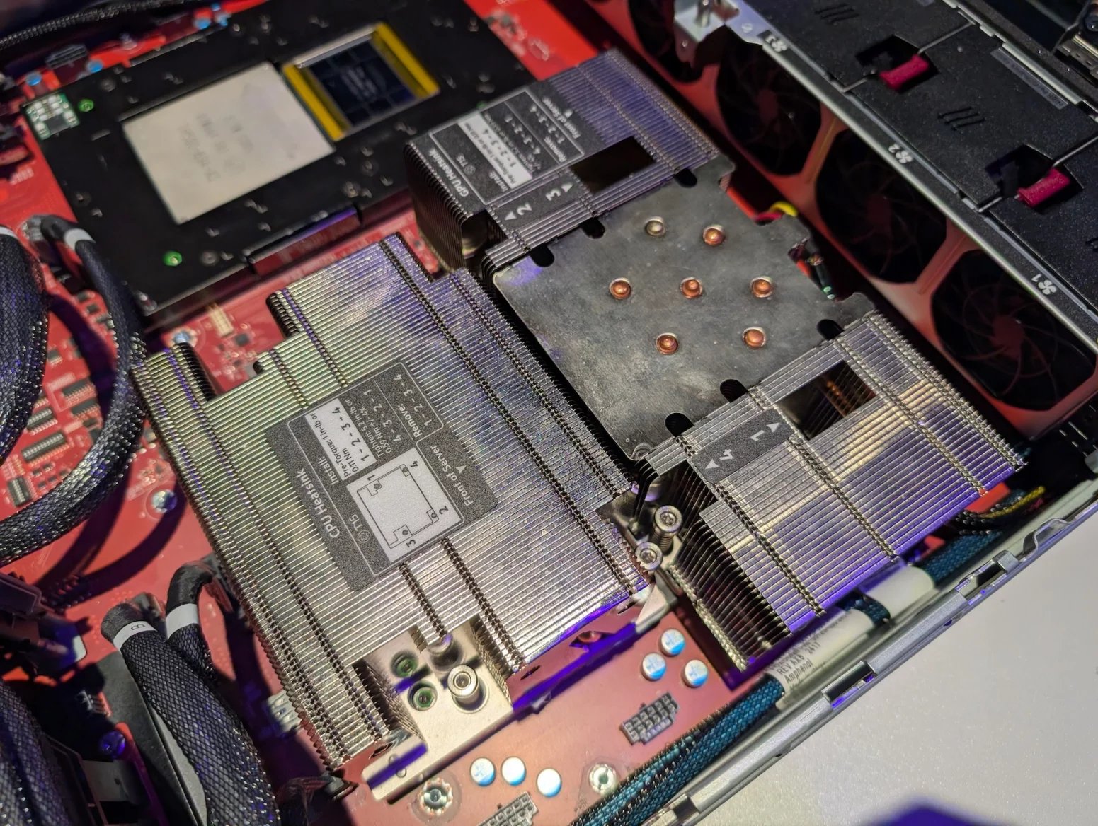 Server HPE ProLiant DL384 Gen12 s čipy Nvidia GH200 Grace Hopper