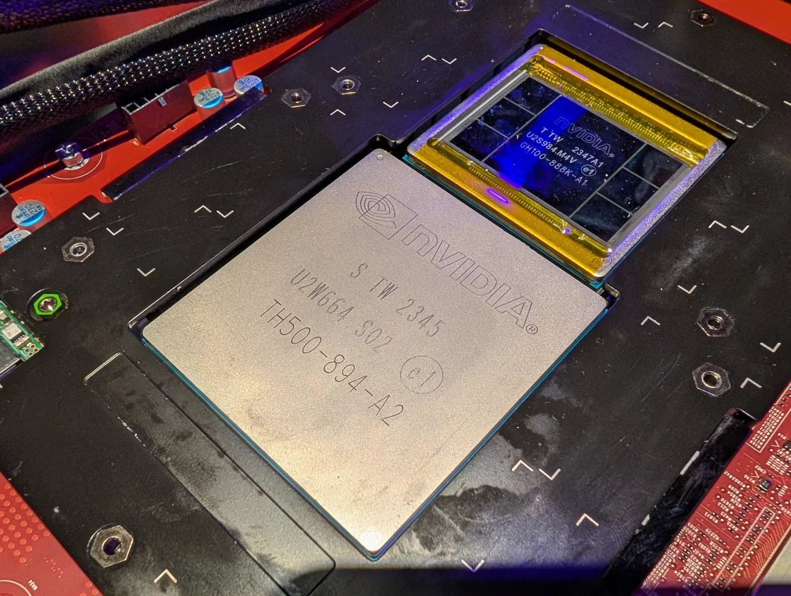 Server HPE ProLiant DL384 Gen12 s čipy Nvidia GH200 Grace Hopper