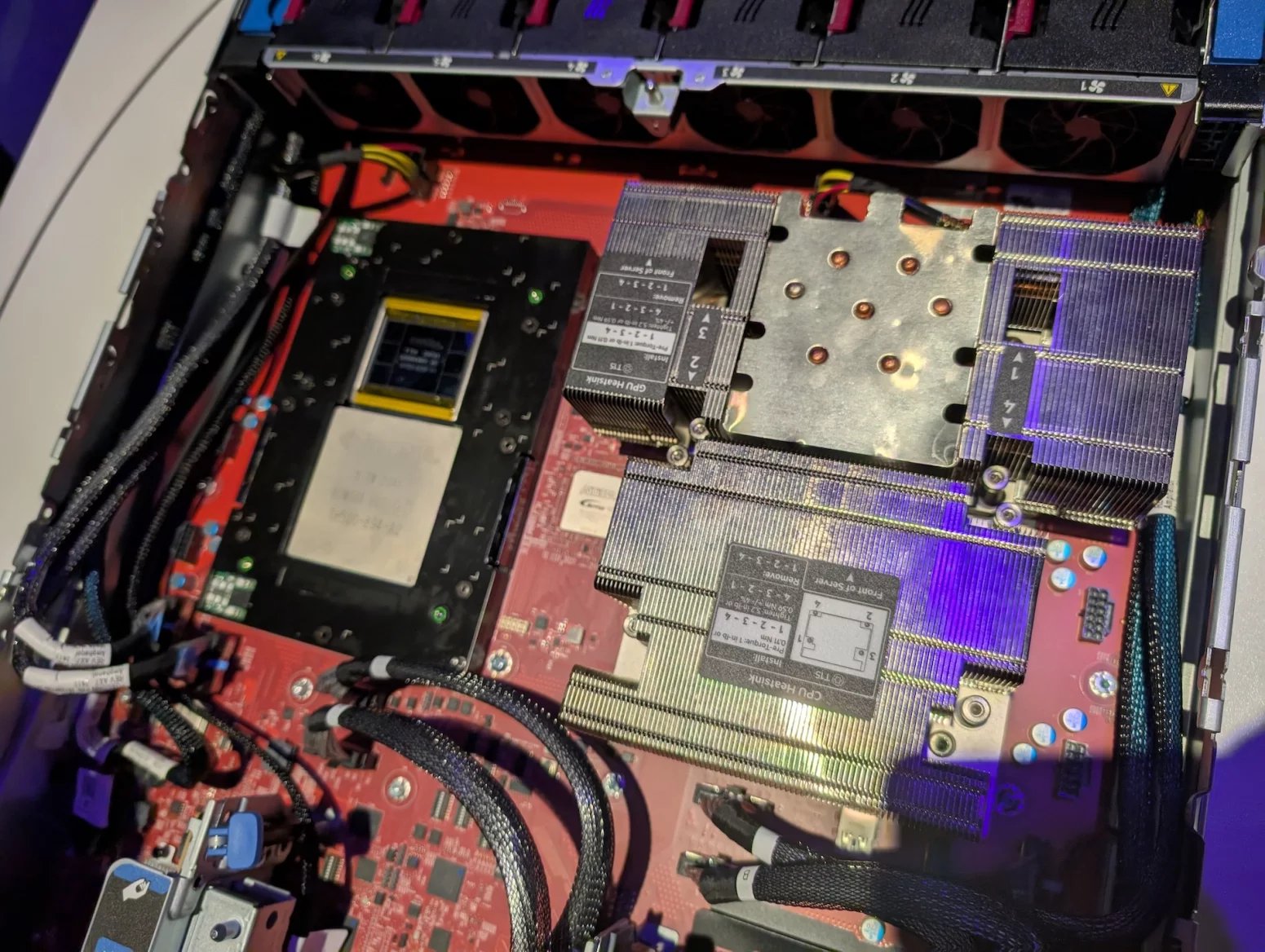 Server HPE ProLiant DL384 Gen12 s čipy Nvidia GH200 Grace Hopper