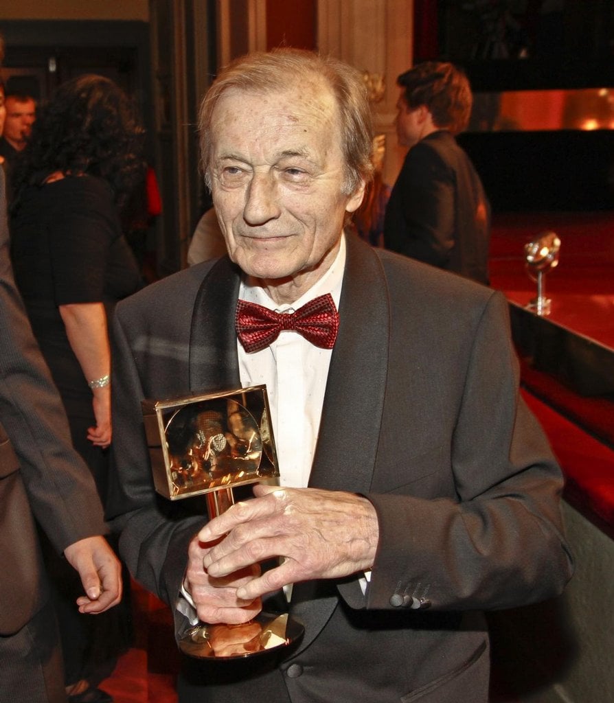 2016-08-den-pc599ed-svc3bdmi-osmdesc3a1tinami-zemc599el-herec-br