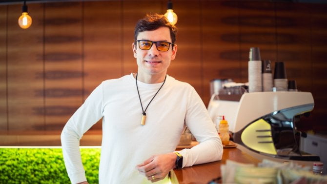 Učil se od michelinských kuchařů i nutričních expertů. Jedničkou v objemu nebudeme, jde nám o prvenství v kvalitě a inovacích, říká šéf Powerlogy