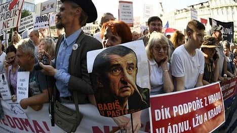 Náhledový obrázek - Babiš zkritizoval demonstranty: Lidé křičí nepravdy, Minář se chce jen zviditelnit