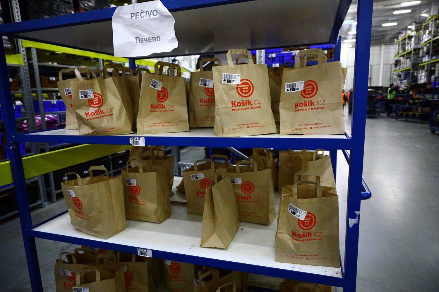 Podívejte se do zázemí online supermarketu Košík.cz