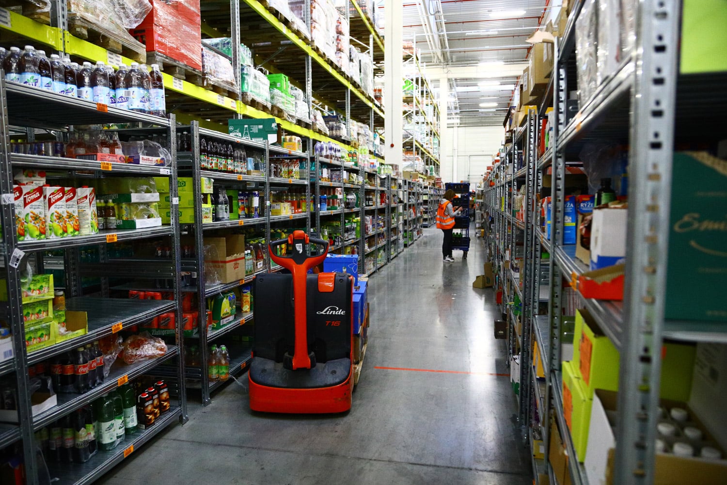 Podívejte se do zázemí online supermarketu Košík.cz