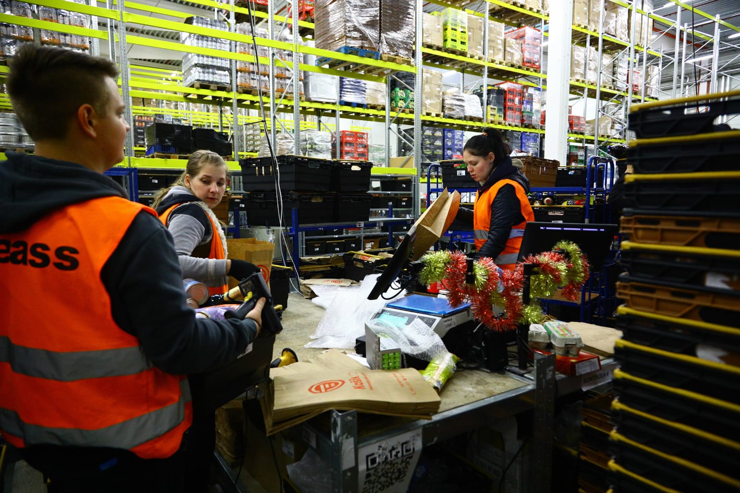 Podívejte se do zázemí online supermarketu Košík.cz