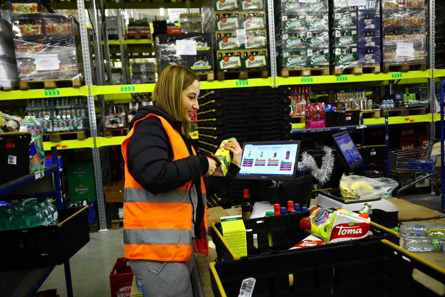 Podívejte se do zázemí online supermarketu Košík.cz