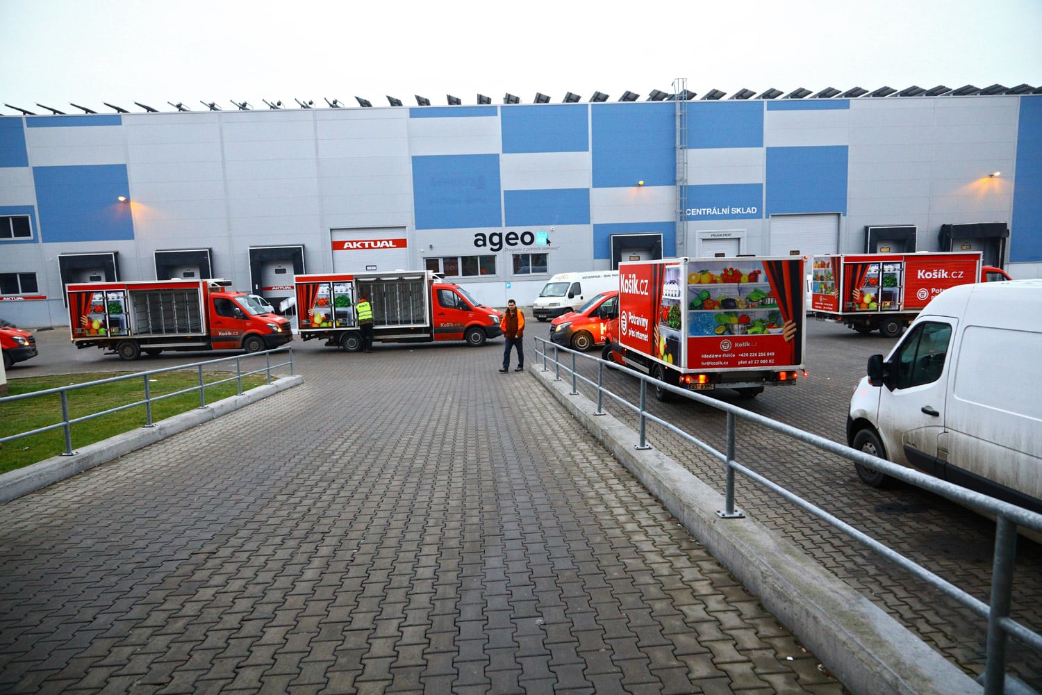 Podívejte se do zázemí online supermarketu Košík.cz