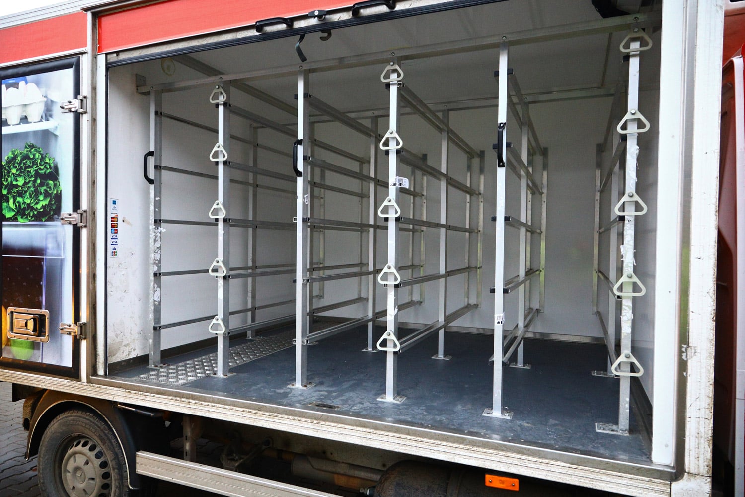 Podívejte se do zázemí online supermarketu Košík.cz