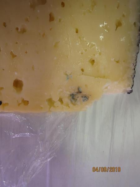 Nebezpečné potraviny - prodejna JIP východočeská, Krupka, sýr Herold 48%. Na povrchu výrobku se vyskytovala plíseň viditelná pouhým okem. Při kontrole nebyly zjištěny nevyhovující teploty skladování tohoto výrobku. Výrobek měl neznámé datum spotřeby stanovené výrobcem.