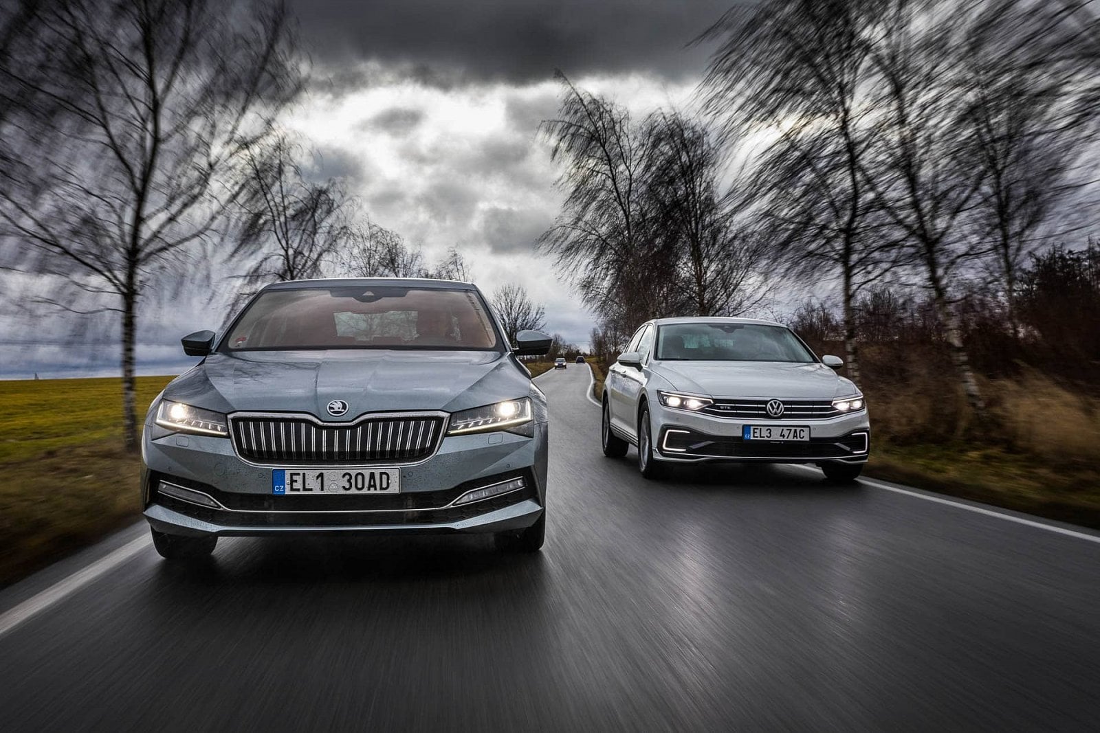 2020-05-skoda-superb-iv-vs-passat-gte-16.jpg