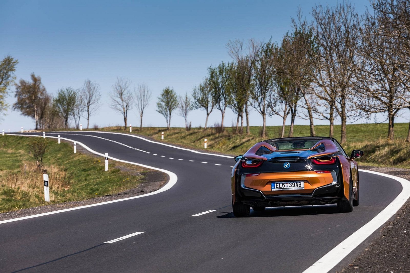 2020-06-bmw-i8-roadster-32.jpg