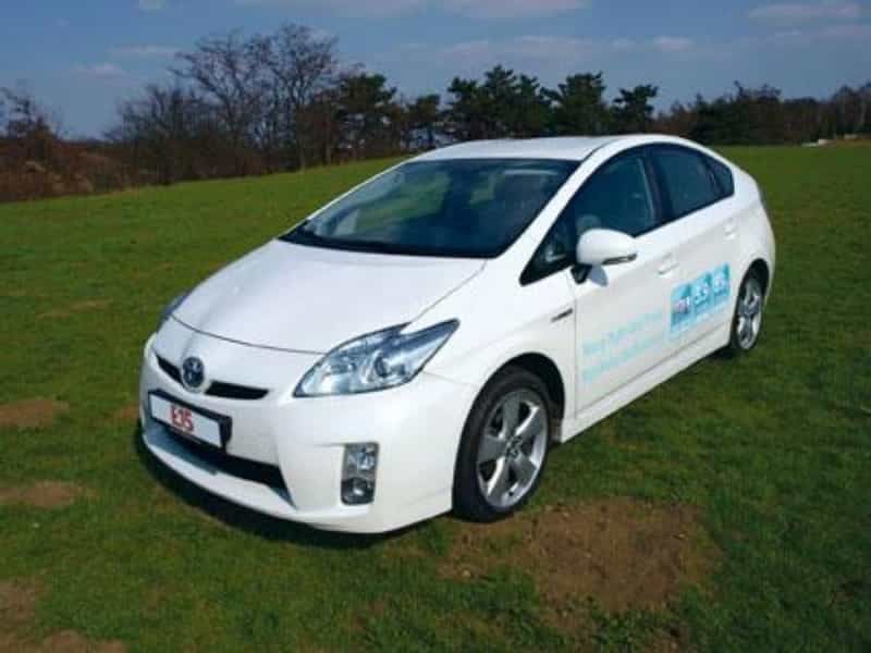 2010-01-toyota-prius-2.jpg