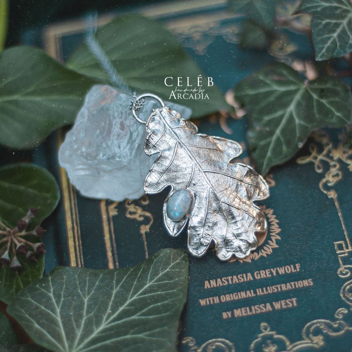 Náhrdelník - Dubový lístek s měsíčním kamenem od Arcadia Jewels