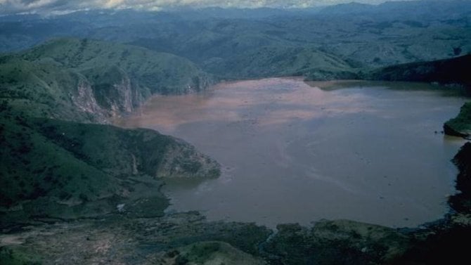 Pohled na jezero Nyos