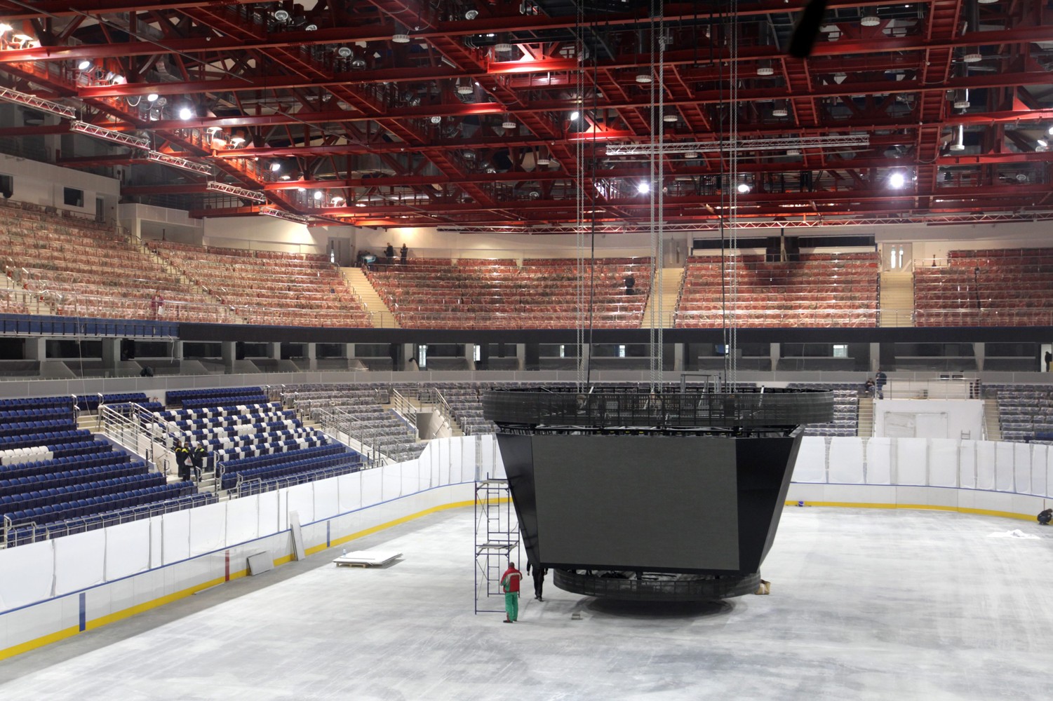 Studio České televize a fotky z výstavby stadionu pro MS Minsk