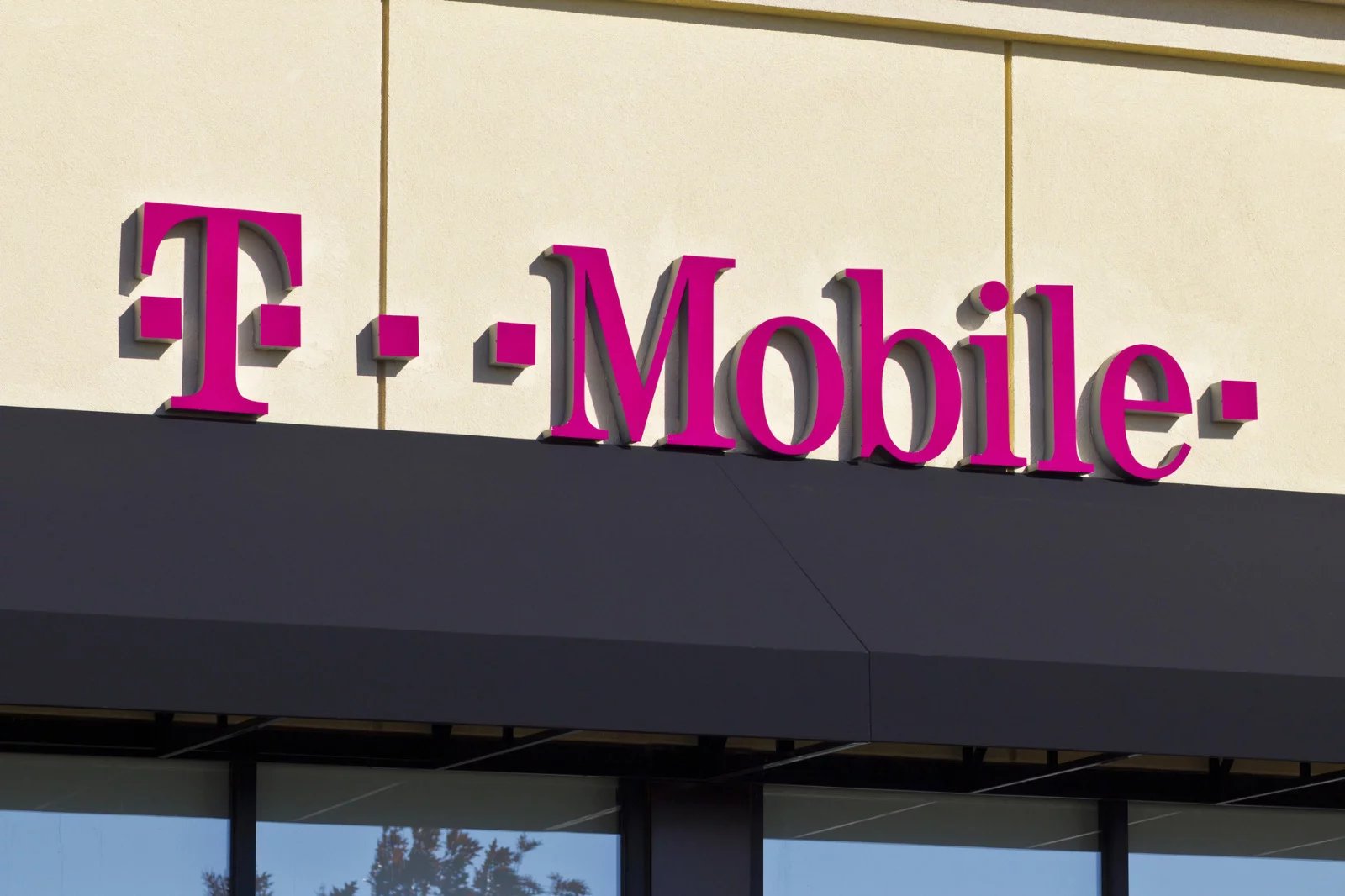 9. místo: T-Mobile Czech Republic - 1 780 371 199 korun.