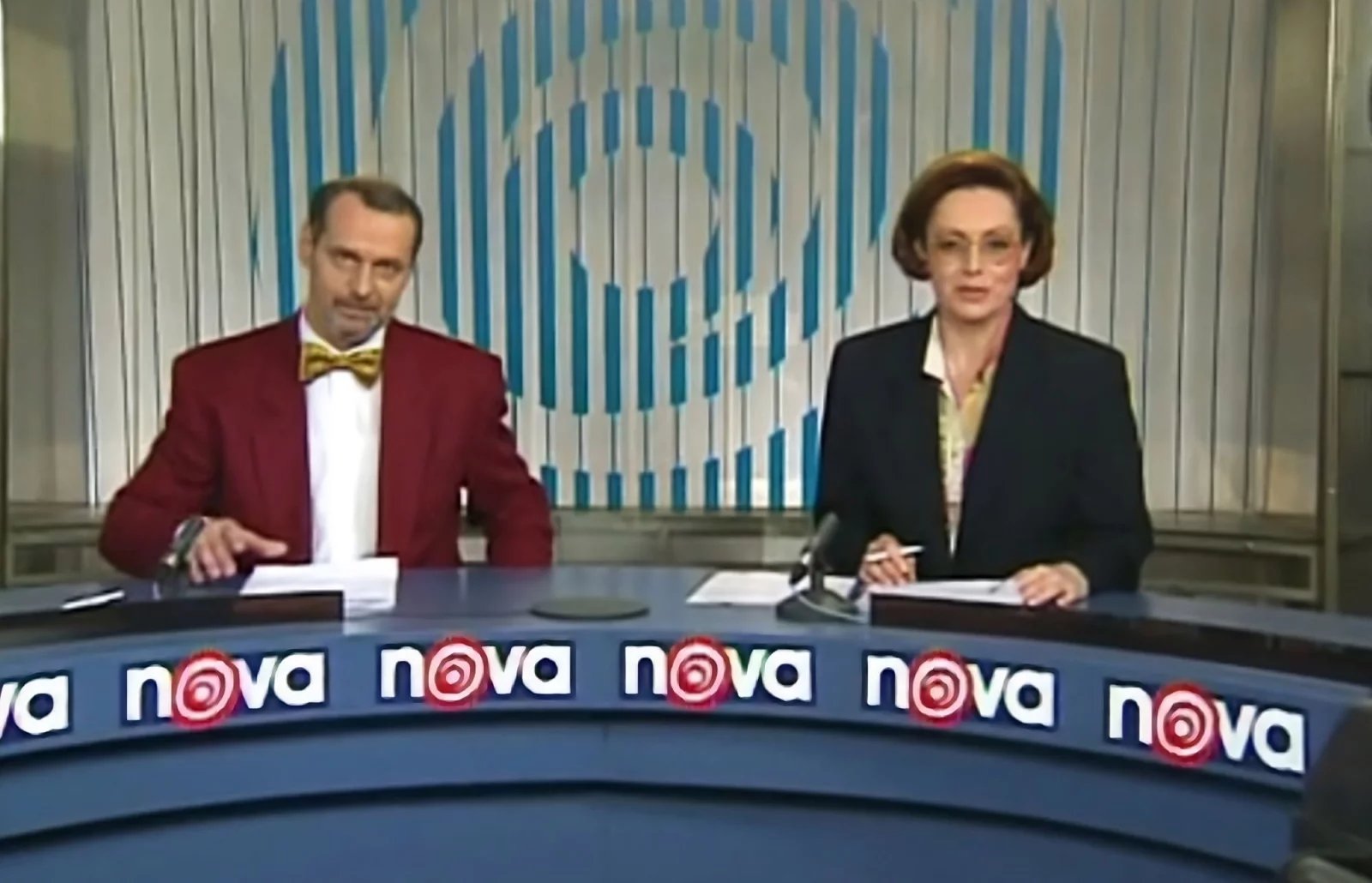Moderátorská dvojice Zbyněk Merunka a Stanislava Wanatowiczová-Bartošová, která jako první přivítala diváky 4. února 1994 u Televizních novin.