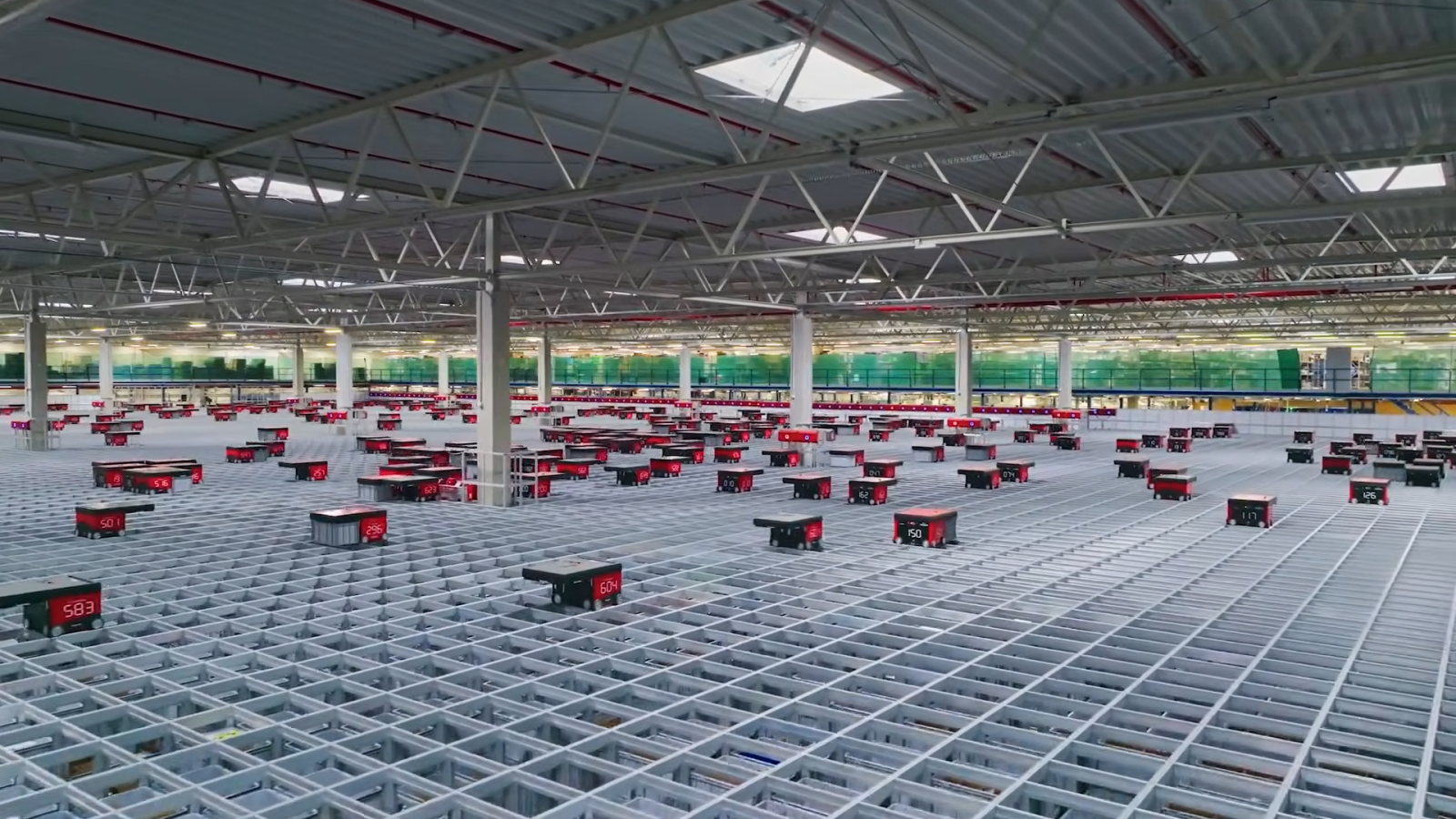 Třídicí systém AutoStore v logistickém centru Chrášťany u Prahy