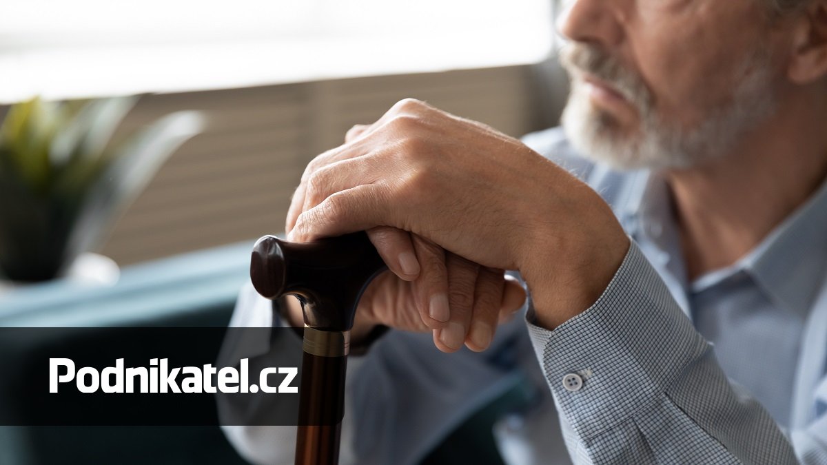 Pracující senior na neschopence: Peníze dostane, ale nesmí marodit moc dlouho